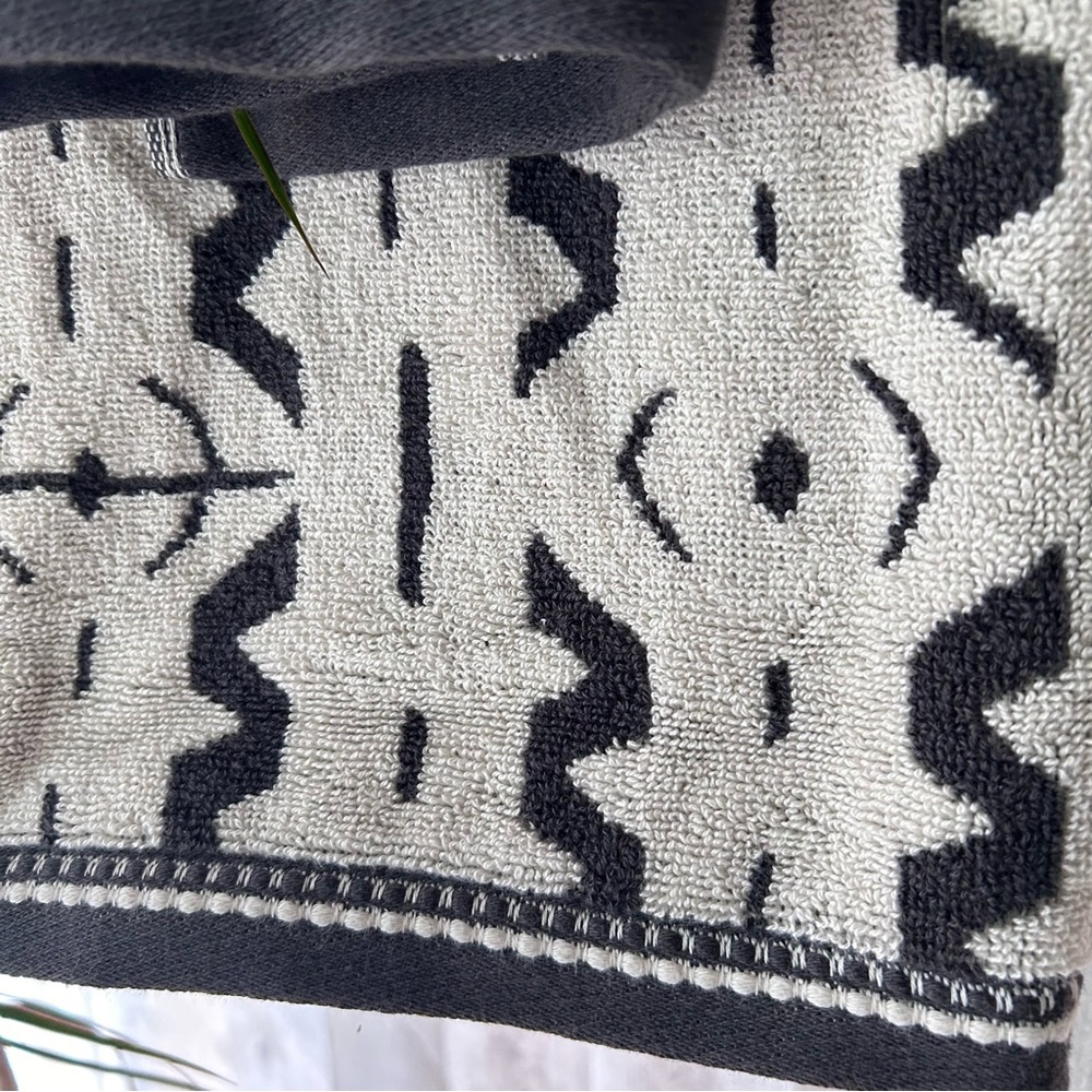 🌴Target Opalhouse 2pc Black & White Vertical Thorns Bath Towel Set - Picture 7 of 9